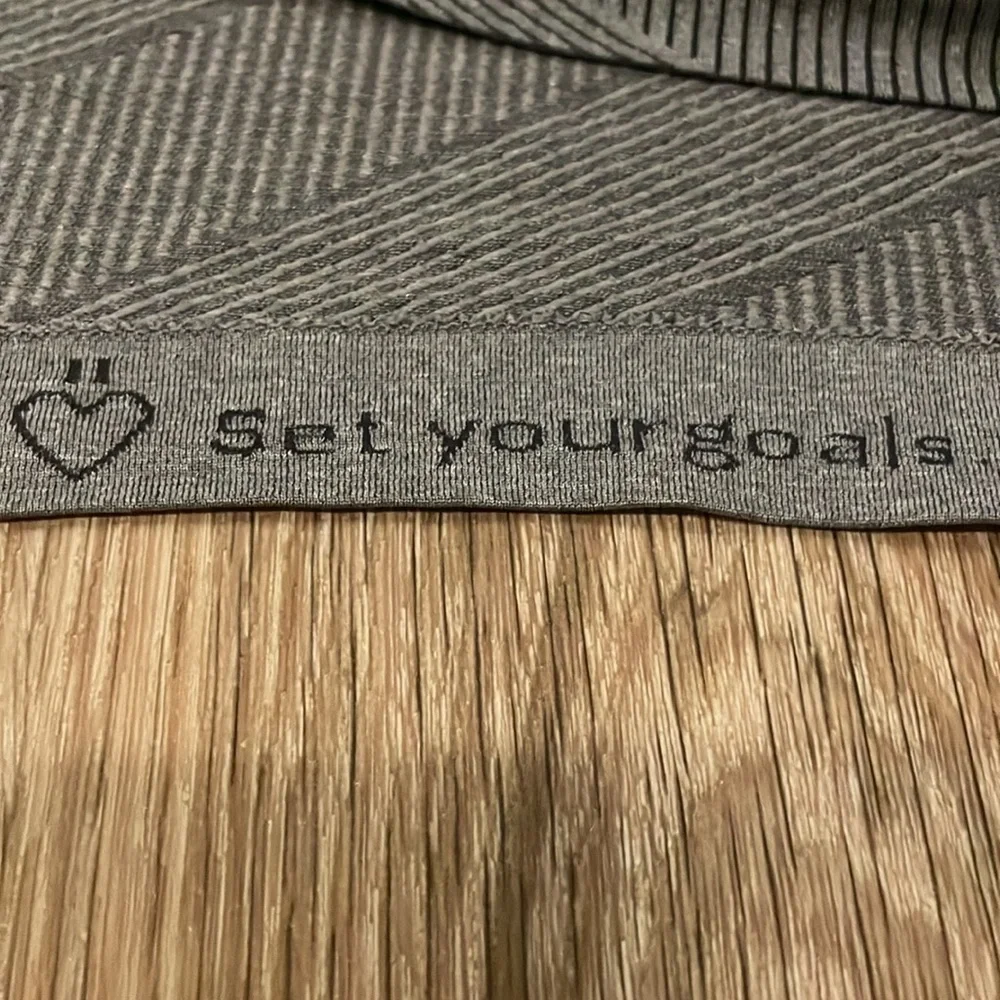 Lululemon Swiftly Tech racerback yoga tank top Heathered Slate Gray size 6 EUC